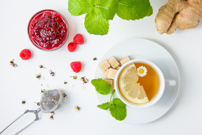 Помогает ли горячий чай с вареньем при простуде?