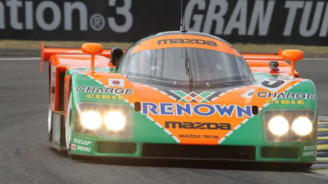 1991 Mazda 787B. С фирменным роторным двигателем, углеродно-керамическими тормозными дисками и блестящей тактикой, Mazda выиграла Ле Ман в 1991. Рёв был такой, что, казалось, само небо рвётся на части.