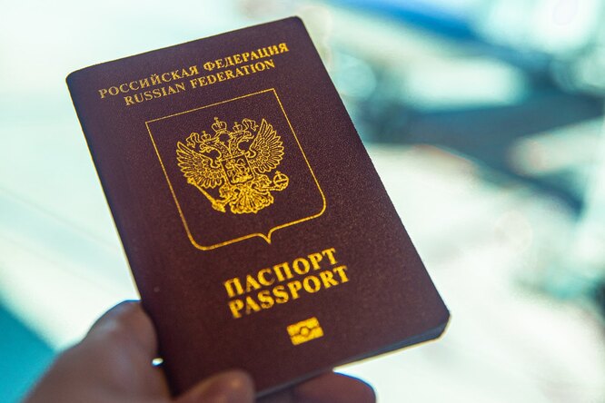 В России планируют заменить бумажный паспорт смарт-картой В России планируют заменить бумажный паспорт смарт-картой