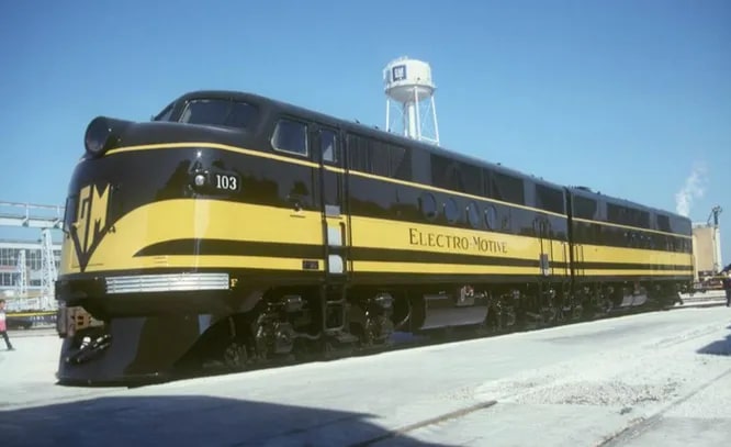 GM EMD FT 103 Demonstrator   полноценный поезд от General Motors, послуживший в своё время праведному делу демонстрации превосходства дизельных двигателей над паровыми. Подобные локомотивы выпускались с конца 1930-х и в военные годы. К 1954 было продано около 15 тысяч дизельных локомотивов, а паровозы окончательно отошли в прошлое. 