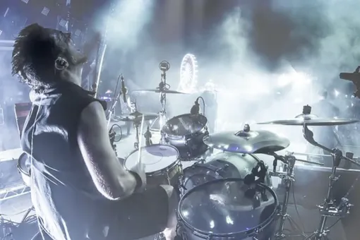 Барабанщика Offspring отстранили от концертов из-за нежелания привиться от коронавируса