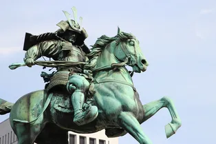 Правда или миф: по ногам конной статуи можно узнать причину смерти всадника