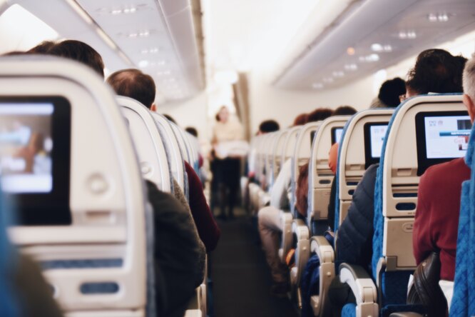 Как получить самые удобные места в самолете без переплат