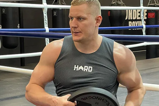 Русский богатырь из UFC: он служил в ВДВ, а теперь нокаутирует великанов в США и идет к поясу