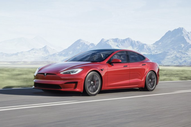 Tesla обучила свои электромобили русскому языку Tesla обучила свои электромобили русскому языку