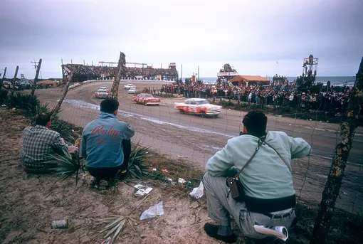 Так в 1956 году выглядела одна из первых гонок