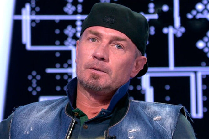 Костомаров впервые показал ампутированную руку: признался, что носит бюджетный протез и часто плачет Костомаров впервые показал ампутированную руку: признался, что носит бюджетный протез и часто плачет
