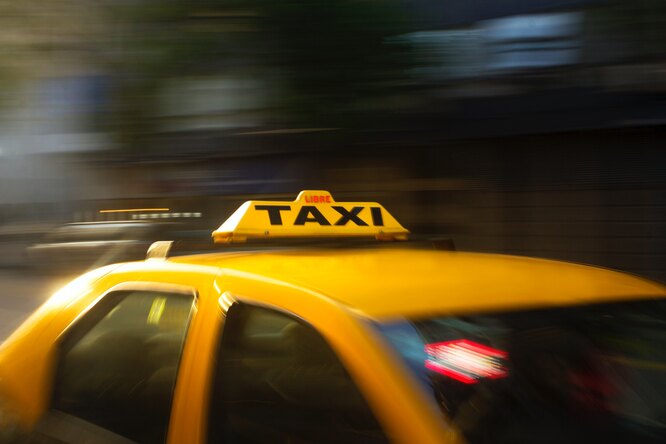 В России появится онлайн-база водительских прав таксистов: что это и зачем нужно