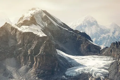 Почему на вершине Эвереста тает лед?