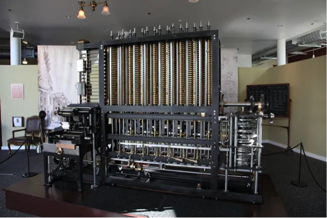 Разностная машина Чарльза Бэббиджа. Чарльз Бэббидж - выдающийся математик XIX века, разработал несколько вычислительных машин, предвосхищающих ЭВМ. Первую разностную машину он начал строить в 1823 году, но проект оказался невообразимо сложнее, чем был на бумаге. Устройство закончили лишь в 1991, спустя 110 лет после смерти изобретателя.