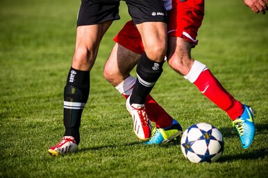 Как выбрать бутсы для для футбола: 4 главных правила и советы врача