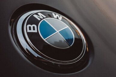 Mercedes-Benz против BMW: примирение спустя 100 лет