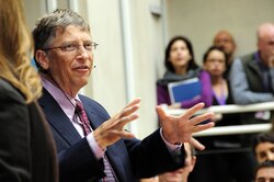 Смартфон для миллиардеров: почему Билл Гейтс пользуется «раскладушкой» и не покупает Apple?