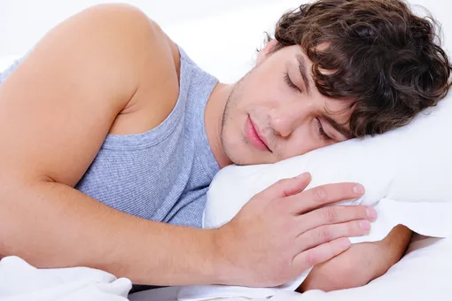 Люди, которые высыпаются за 5 часов, реже страдают от этой болезни