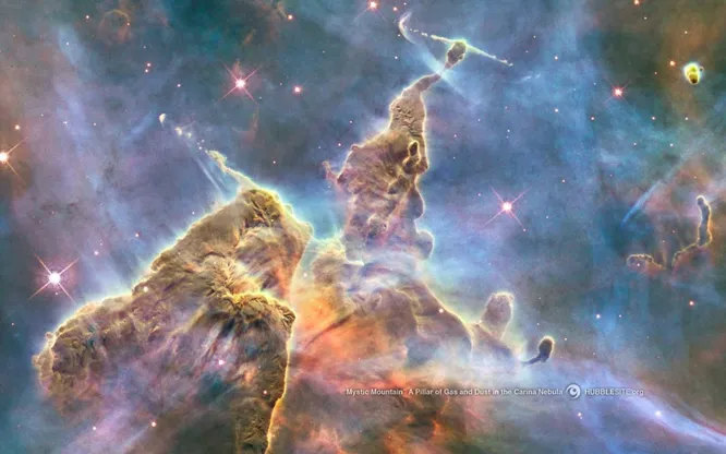 Туманность Эты Киля, NGC 3372. Огромная и необычайно яркая туманность, включающая несколько звёздных скоплений. Скопление Trumpler 16 содержит самую яркую звезду нашей галактики WR 25, которая светит ярче Солнца в 6.5 миллионов раз. Туманность Киля можно разглядеть невооружённым глазом из Южного полушария Земли.
