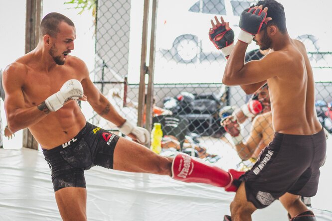 Боец UFC выиграл, ни разу не ударив противника, — впервые в истории смешанных единоборств Боец UFC выиграл, ни разу не ударив противника, — впервые в истории смешанных единоборств
