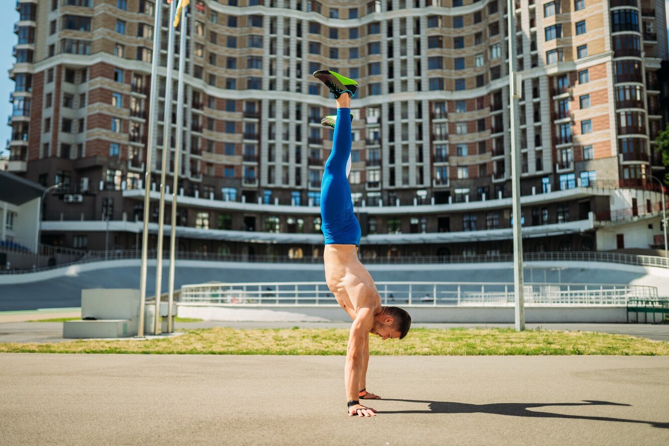 Как научиться стоять на руках?