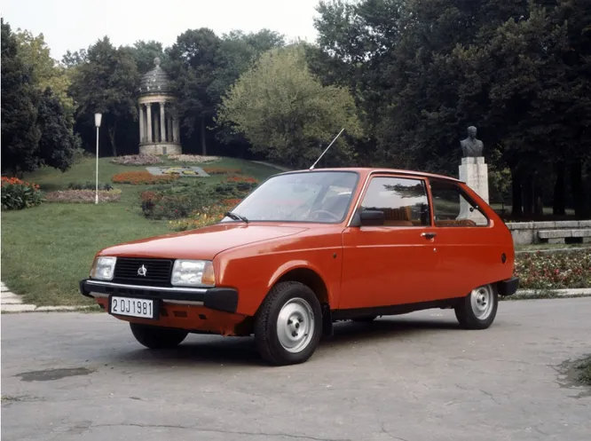 Oltcit фирма, основанная в Румынии по лицензии завода Citroёn и производившая модели Citroёn с небольшими вариациями под собственным брендом с 1976 по 1991-й. На снимке модель Oltcit Club 1981 года.