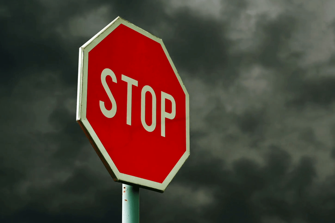 В Париже нет знаков STOP. Как так вышло? В Париже нет знаков STOP. Как так вышло?
