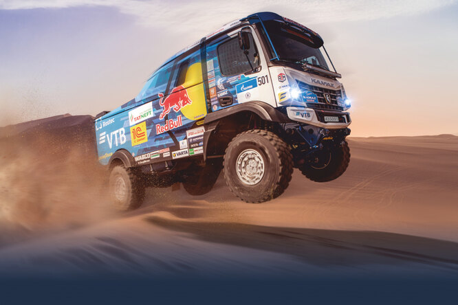 Сколько стоит прокатиться на настоящем гоночном КамАЗе