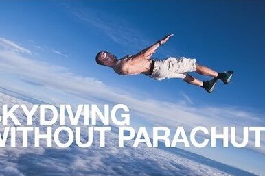 Видео: как выпрыгнуть из самолета без парашюта и уцелеть