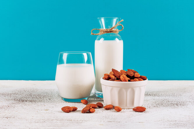 Чем растительное молоко отличается от обычного коровьего?