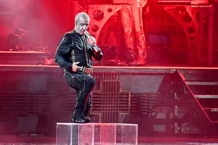 Россиянку подозревают в секс-скандале с фронтменом группы Rammstein: дело против Тилля Линдеманна набирает обороты