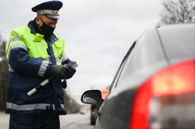 В 2023 году водителей в России лишили прав около 341 тыс. раз: самые частые нарушения на дорогах
