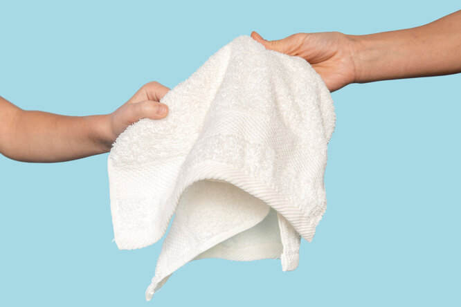 Как выполнять планку с полотенцем?
