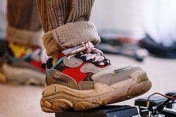 Как сохранить кроссовки в новом состоянии: 5 простых советов для спасения обуви