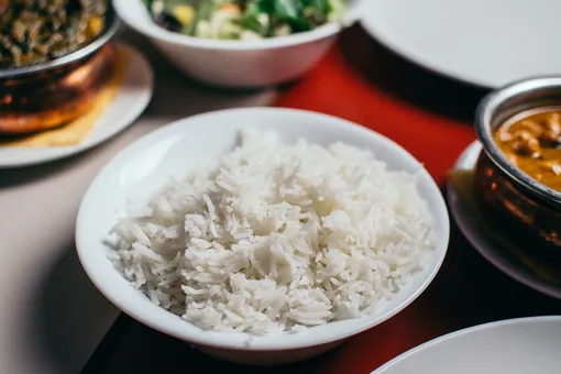 Чем опасен рис, который хранится больше суток?