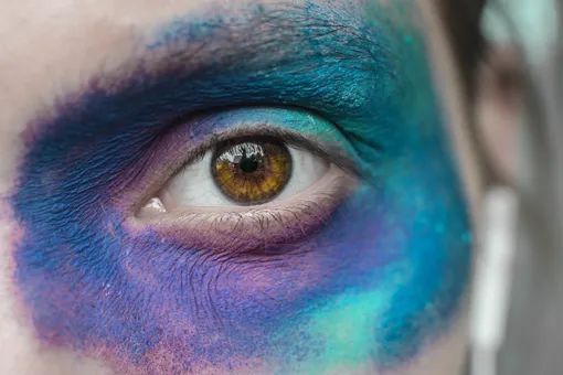 Какой цвет глаз у мужчин привлекает женщин сильнее всего: мнение ученых
