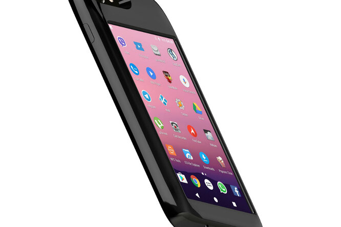Как выглядит чехол для iPhone со встроенным смартфоном на Android Как выглядит чехол для iPhone со встроенным смартфоном на Android