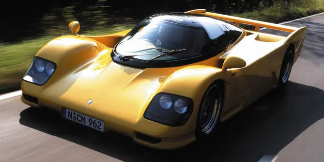 Dauer 962 Le Mans (1993). Все слышали про Porsche 962, чемпиона Ле-Мана, но дорожная версия от Dauer осталась в забвении. И это странно, поскольку эта машина появилась из-за 'лазейки' в правилах 'Ле-Мана': Porsche специально создали отдельный бренд для того, чтобы заявиться на гонку 1994 года. И, кстати, выиграть её.