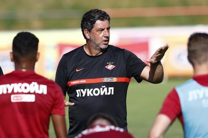 Руководство «Спартака» уволит Виторию, если найдет другого тренера во время матчей сборных — СМИ