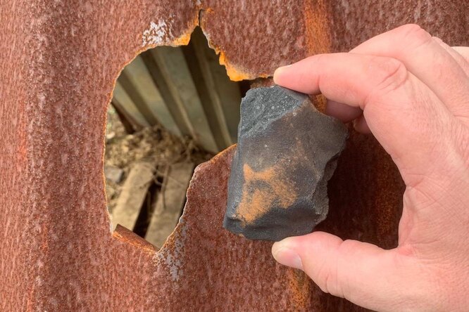 На жилой дом упал метеорит, оказавшийся «космическим сундуком сокровищ»