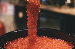 Как хранить икру, чтобы она не теряла вкус и полезные свойства?