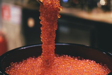 Как хранить икру, чтобы она не теряла вкус и полезные свойства?