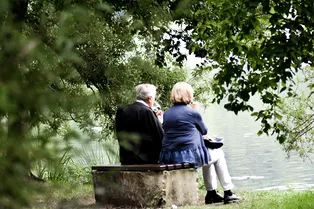 Свидания, хобби, плавание: как повысить либидо парам старше 50 лет