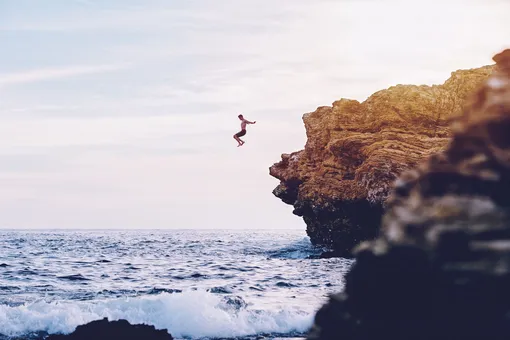 С какой высоты опасно прыгать в воду?