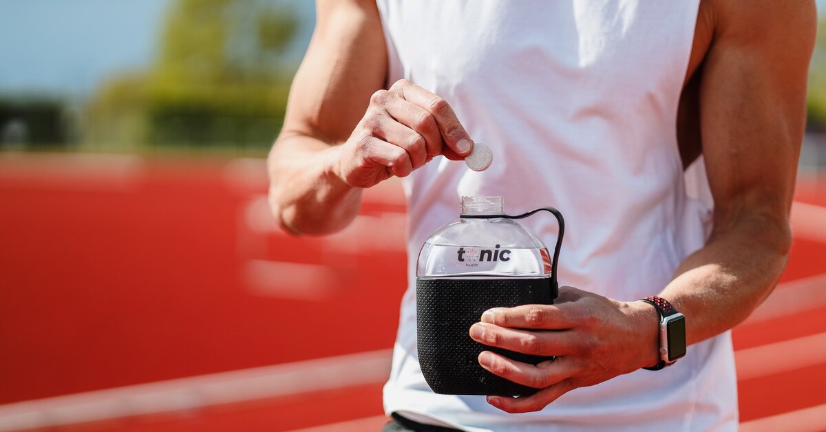 Тренировка холодом. Спортсмен с пивом. Спортивный физиолог. Пиво после тренировки. Дети пит вода.