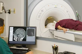 Как ученые развлекаются? 6 странных экспериментов в МРТ-сканере