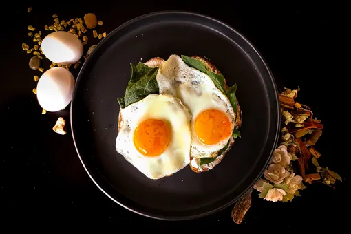 Быстрый и полезный завтрак: чем заменить надоевшие кашу и яичницу?