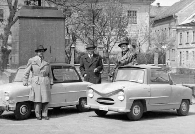 Balaton (справа) и Alba Regia (слева) два микрокара, разработанных в 1952-1955 годах по заказу Министерства тяжёлой промышленности Венгрии группой инженеров под началом Эрнё Рубика (да, того самого!) Оба автомобиля должны были пойти в серию с 1956 года, но Венгерское восстание положило конец этим планам.