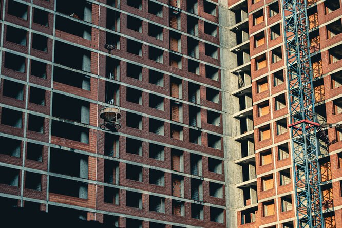 Сколько нужно зарабатывать, чтобы купить квартиру в Москве?