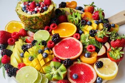 Какие фрукты помогают похудеть: 12 полезных перекусов