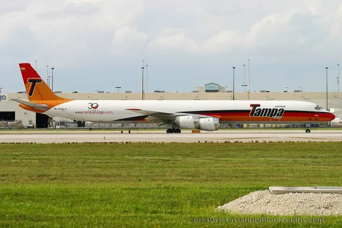 Tampa DC-8-71F. 4 февраля 2007 года грузовой самолёт совершал рядовой рейс из Колумбии в США, когда в полёте одна из дверей внезапно открылась и оторвалась. Несмотря на возникшую декомпрессию, самолёт удалось посадить и избежать жертв.