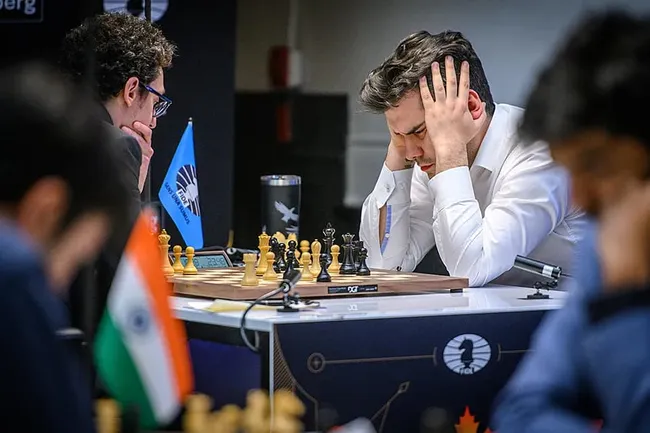 Непомнящий упустил шанс на шахматную корону: все решилось в последней партии Турнира претендентов