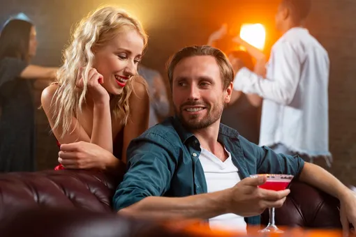 Знакомства с девушками в баре всегда были и будут популярны. Но не всегда они заканчиваются хорошо. Чтобы вечер имел приятное завершение, следуйте нашим советам.