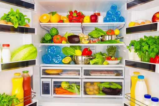 Какие продукты нельзя хранить на одной полке в холодильнике